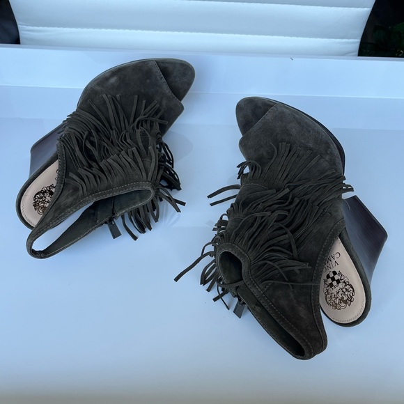 Vince Camuto Women's Jadon Fringe Peep Toe Ankle Booties in Olive Green 10 - Picture 2 of 16